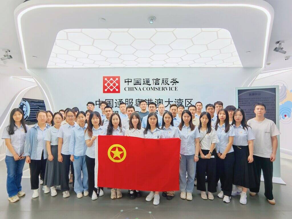 1761897016775733.jpg 圖2:公誠咨詢青年團(tuán)建活動合影.jpg