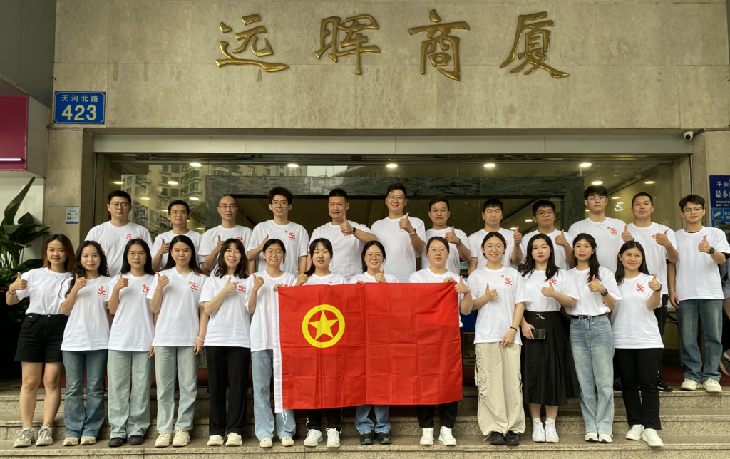 1761897029205332.png 圖3:公誠咨詢團(tuán)員青年合影.png